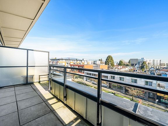 5th image of 688 E 17th Ave #Penthouse 8