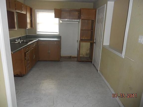 3rd image of 2901 Lulu St