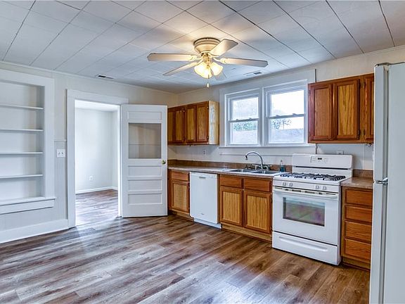 5th image of 200 N Griswold St