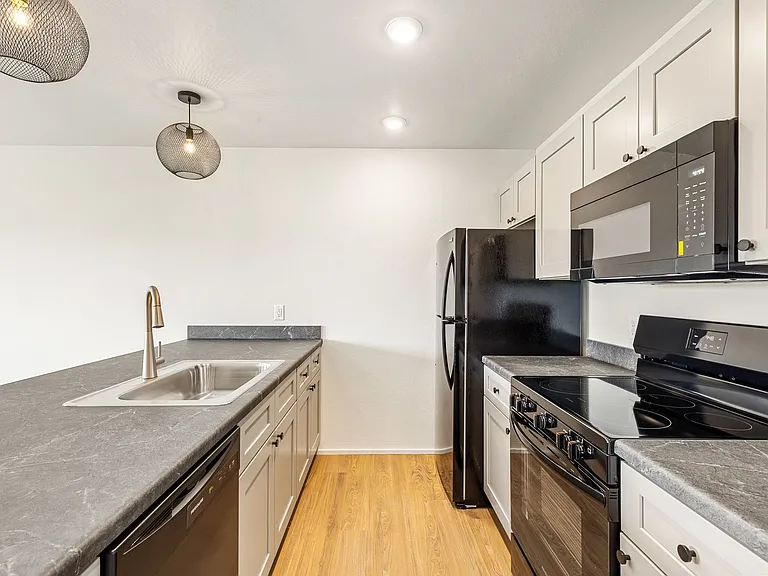 172 Brewers Blvd — Photo 19
