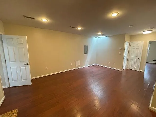 1234 Queen St NE #4 — Photo 6