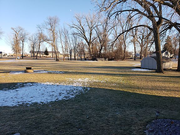 5th image of 113 Lincoln Dr W