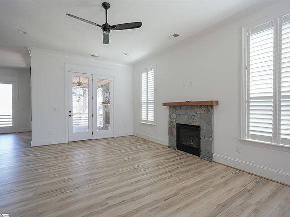 5th image of 134 Winding Rock Rd