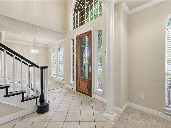 3rd image of 695 McCartney Dr