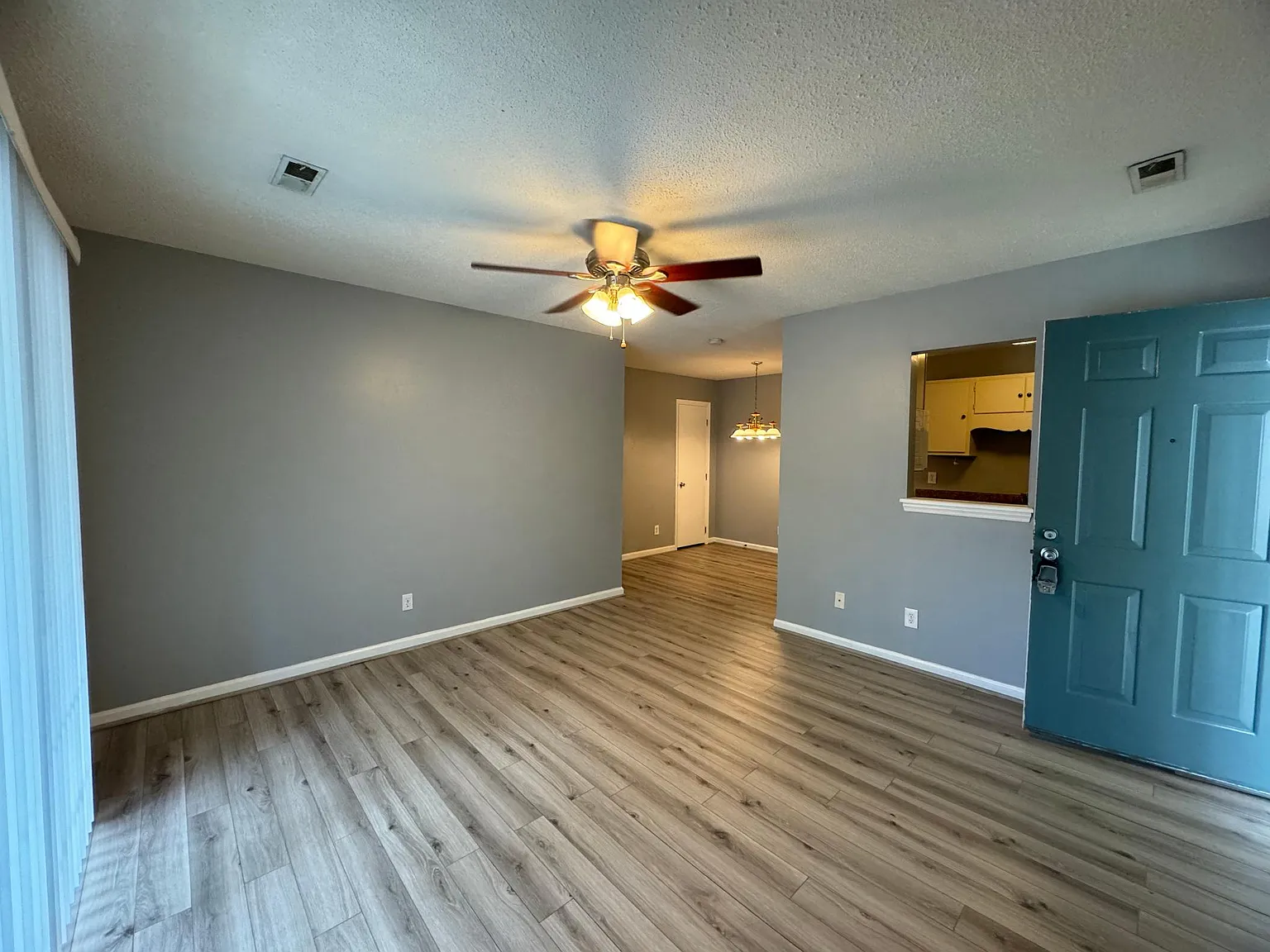 2 bed, 900 sqft, $999 — Photo 3