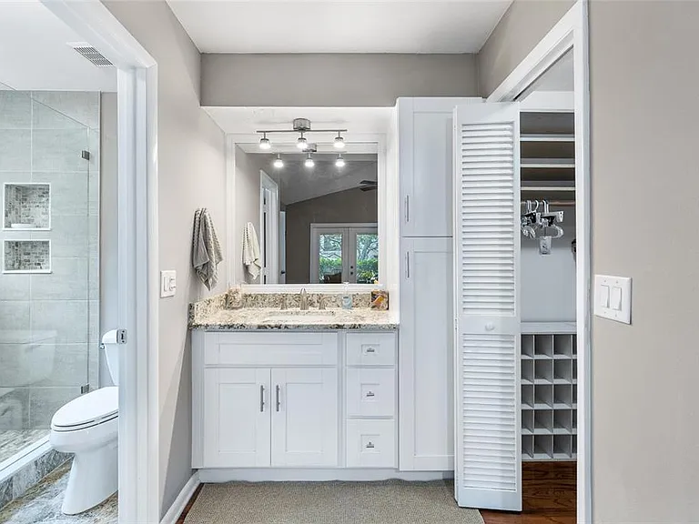 11520 Galleria Dr — Photo 16