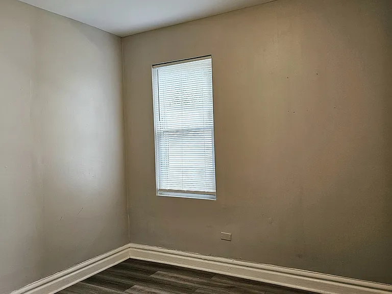 1633 N Artesian Ave #1R — Photo 6