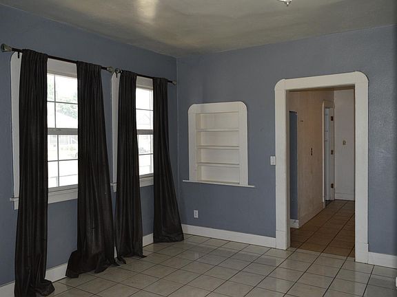 2nd image of 1033 Kern St