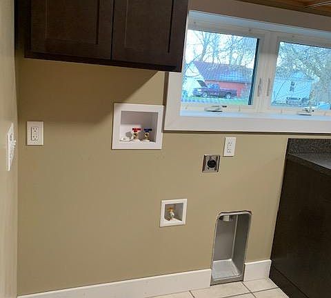 washer and dryer connections. Gas or electric dryer