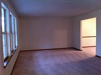 3rd image of 416 Hithergreen Dr
