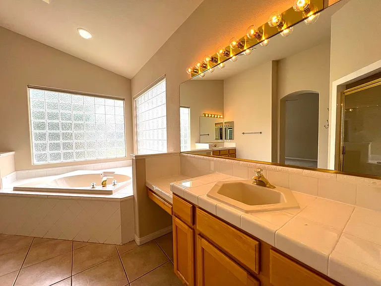2237 Timber Rose Dr — Photo 34