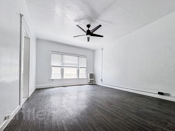 3rd image of 916 Grattan St #A105