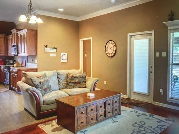 5th image of 103 Quiet Meadows Dr