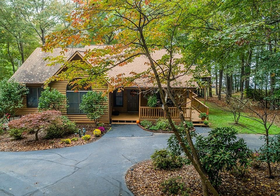 1st image of 366 Davis Dr