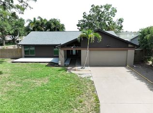 11525 Country Oaks Dr, Tampa, FL 33618