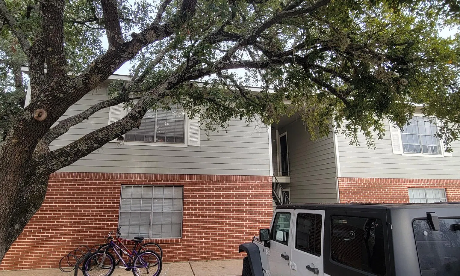 2 bed, 1000 sqft, $1,100 — Photo 1