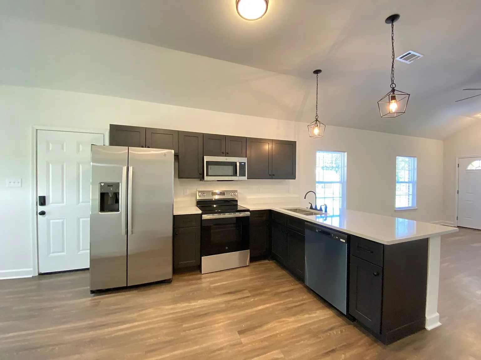 1818 S Summit St — Photo 3