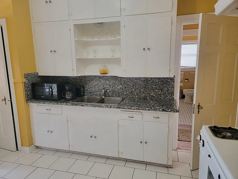 273 E Lullwood Ave — Photo 6
