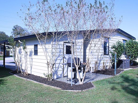3rd image of 3224 Junction Cir