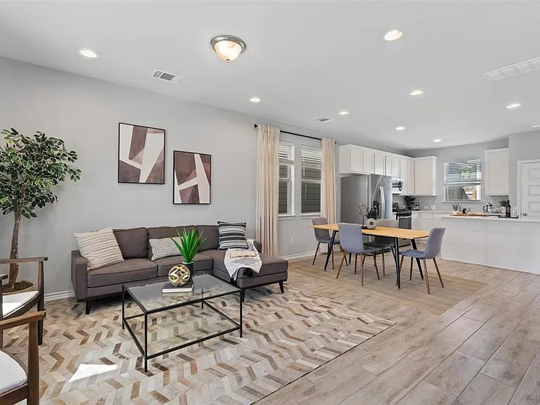1713 Yaupon Grove Ln — Photo 2