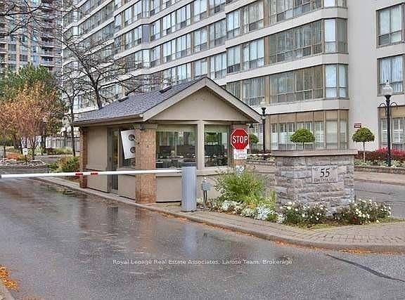 4th image of 55 Elm Dr W #Penthouse 02