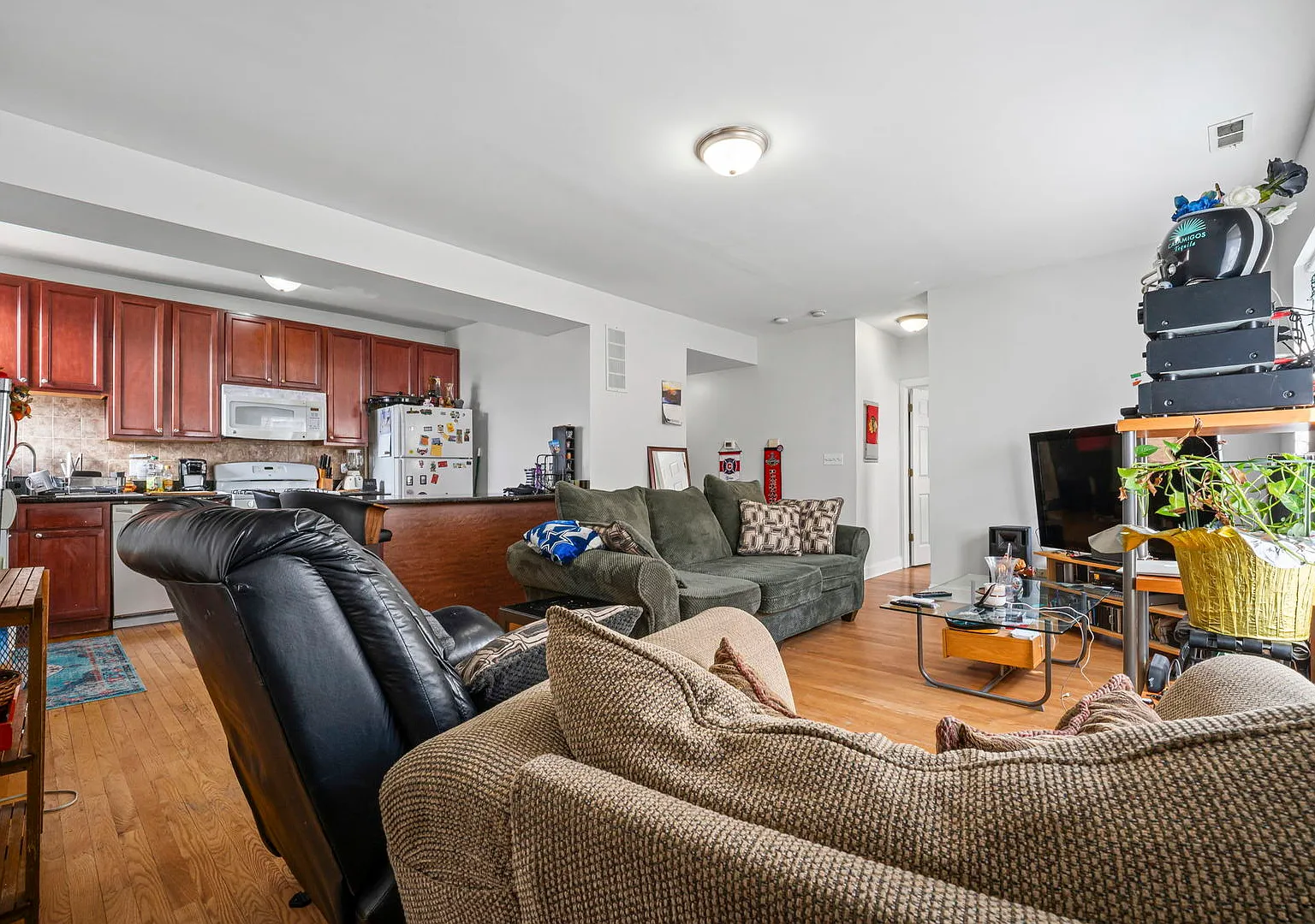 2 bed, 1000 sqft, $1,750 — Photo 4