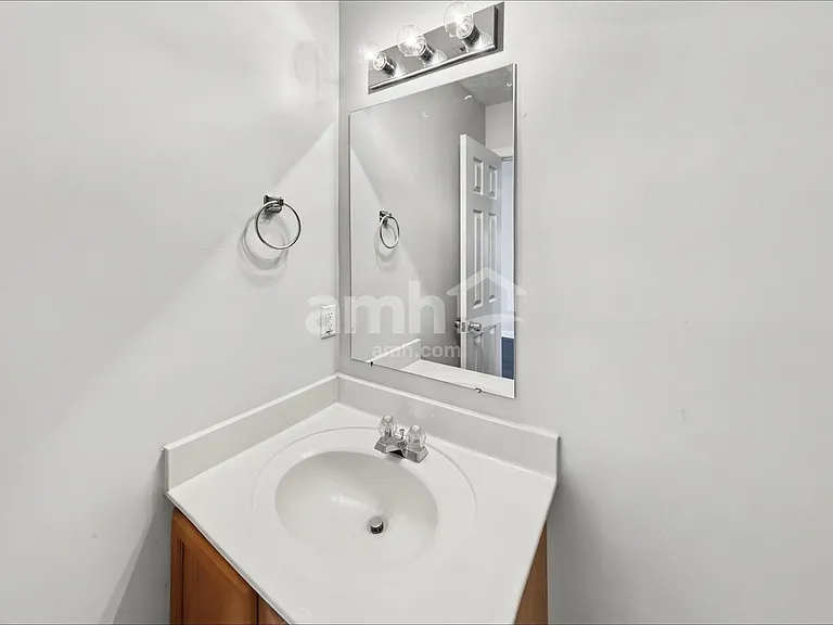 1316 Roxbury Ct — Photo 14