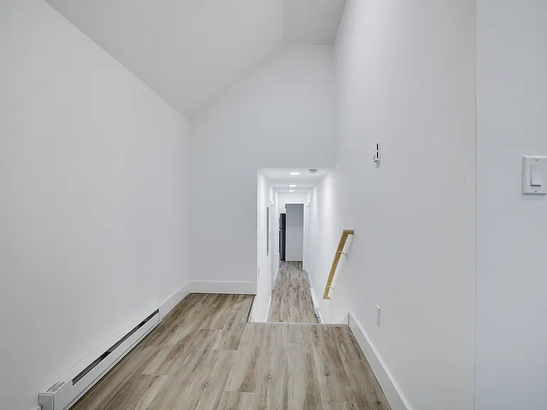 127 Evergreen Ln #4 — Photo 10