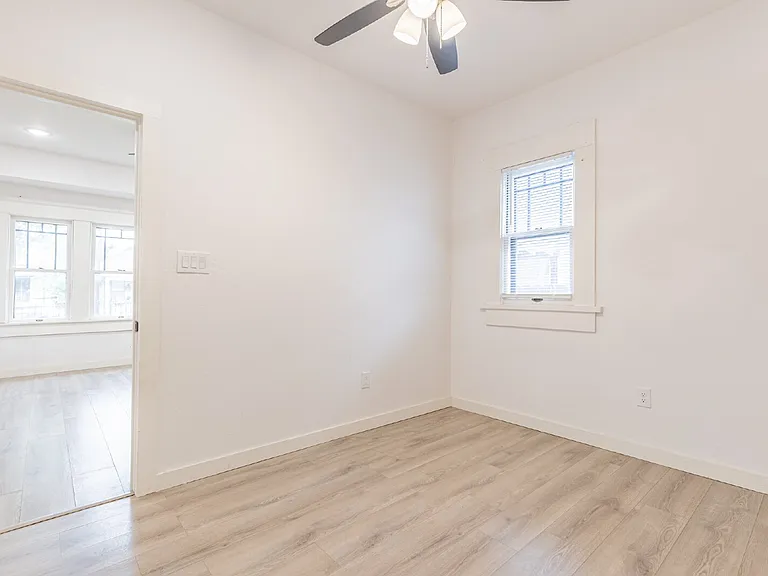 1010 Burnet St — Photo 23
