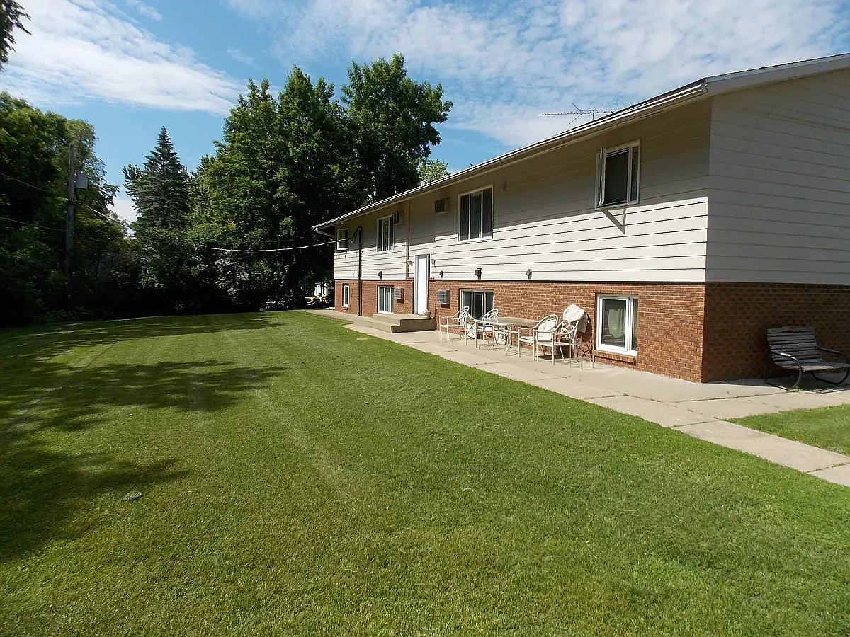 2 bed, 800 sqft, $895 — Photo 3