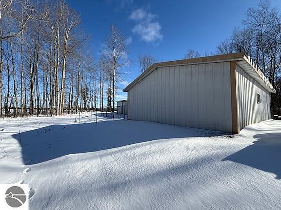 5th image of 2785 W Falmouth Rd