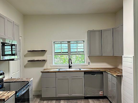 5th image of 1225 Irwin Ave