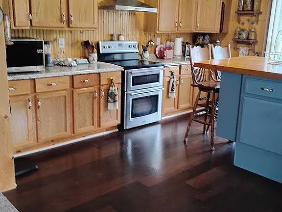 Kitchen 16 x 16 ft 