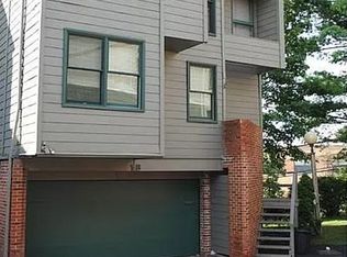 18 Timberline Ct, Pittsburgh, PA 15217