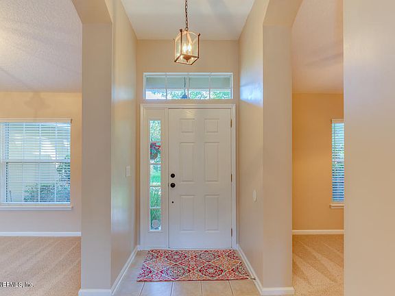 4th image of 1320 E Chinaberry Ct