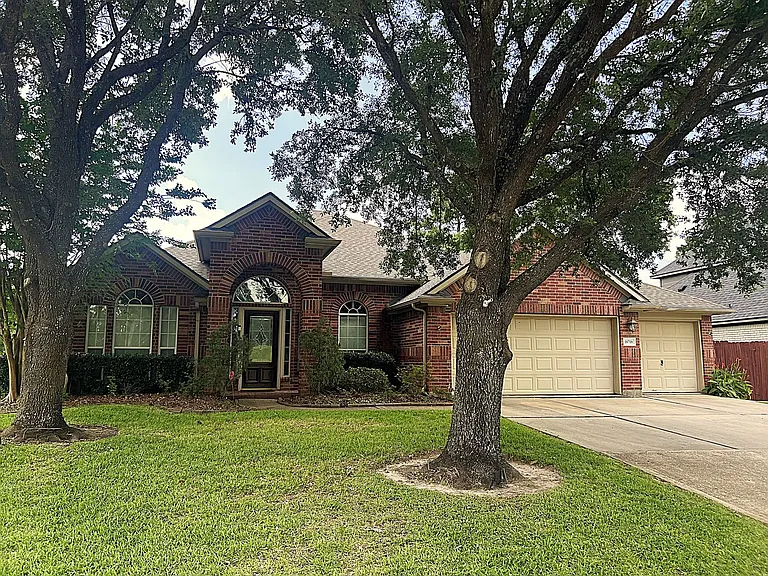 18718 Walden Forest Dr — Photo 1