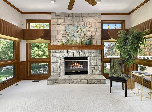 2nd image of 325 SE Alexandria Dr