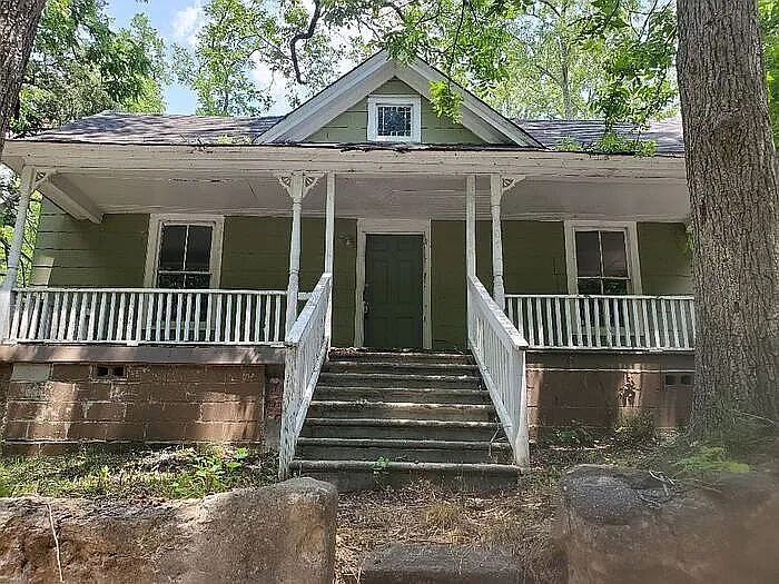 1st image of 207 W Centennial St