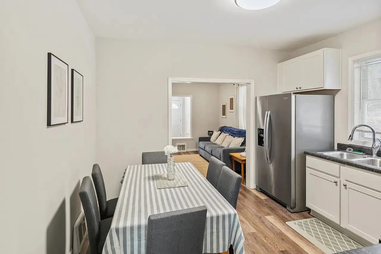 3 bed, 1200 sqft, $4,200 — Photo 4