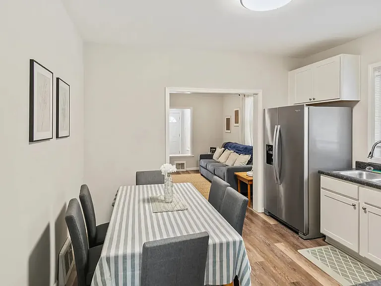418 N Jackson St — Photo 4