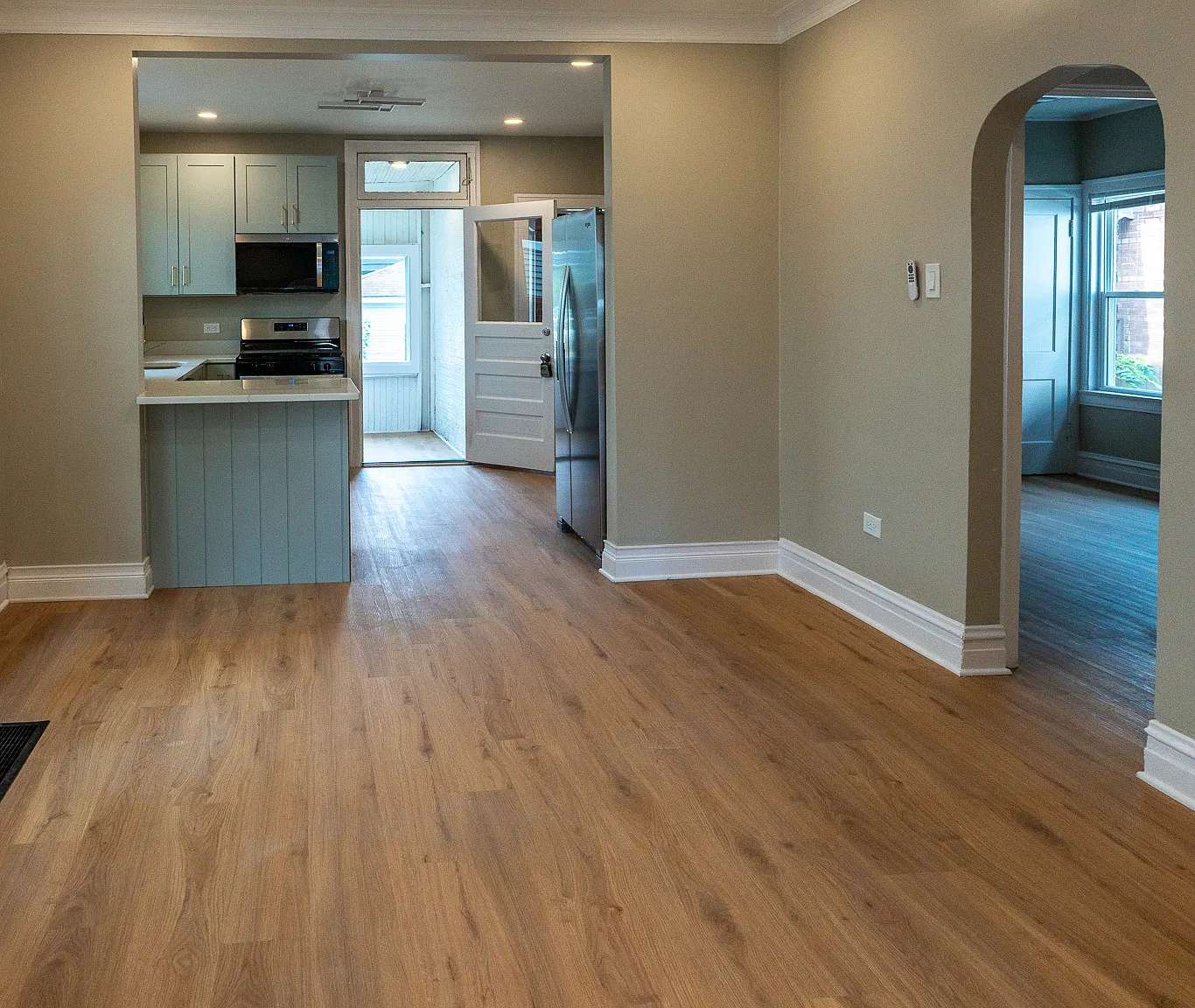 3 bed, 1167 sqft, $3,000 — Photo 3