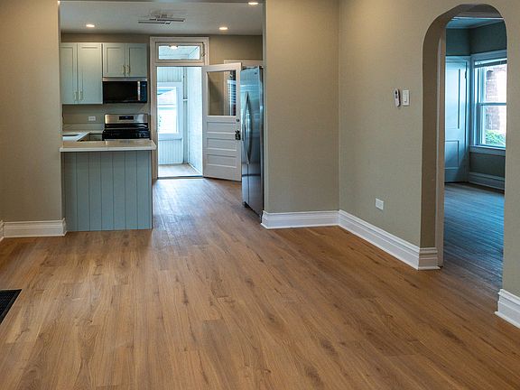 3rd image of 1043 Mapleton Ave