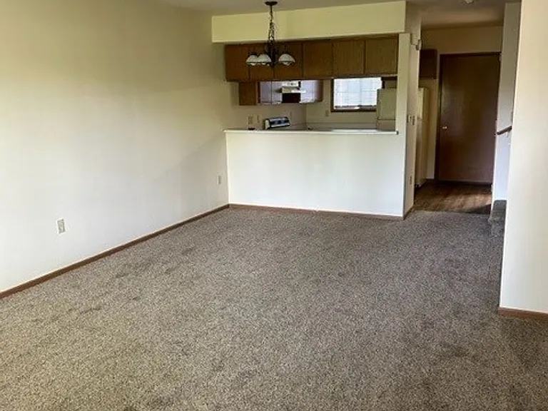 Lake Court Apartments — Photo 8