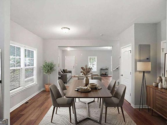 3rd image of 142 Lawton St SW