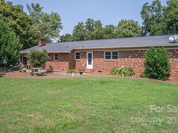 2nd image of 124 Starcrest Dr