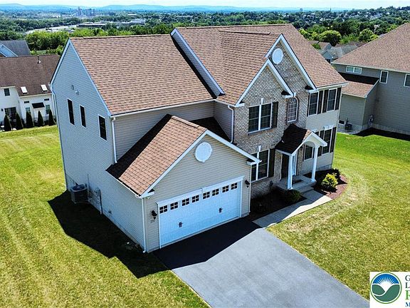 3rd image of 250 Danbury Dr