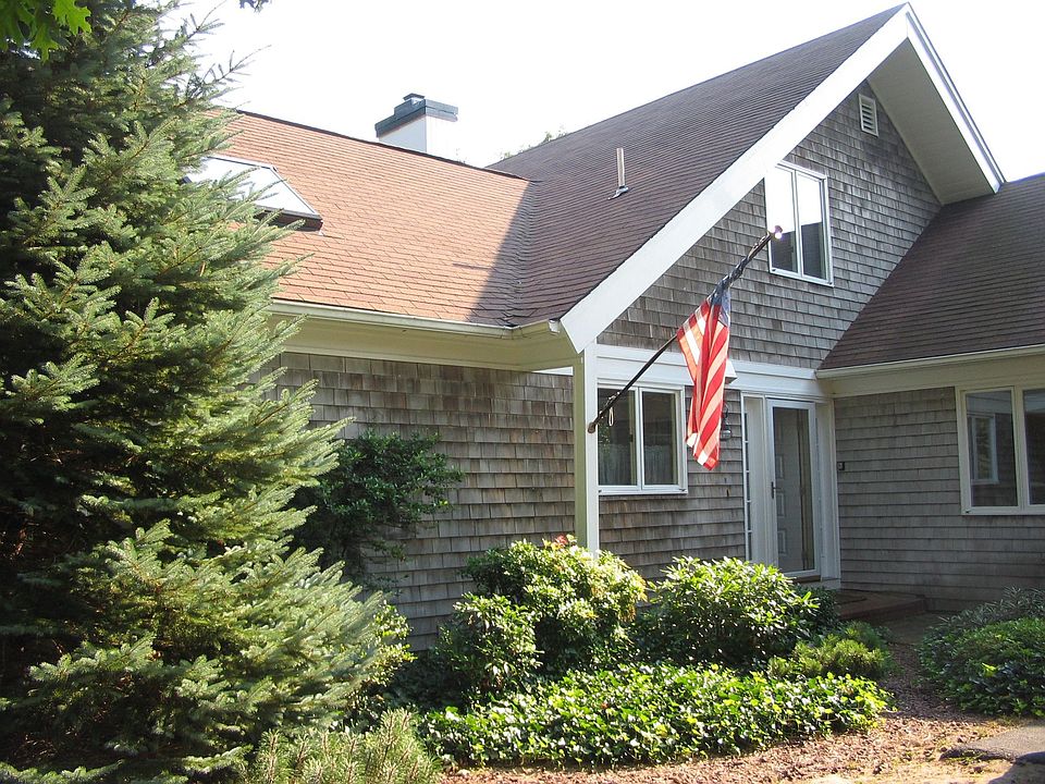 Front Entrance - END UNIT