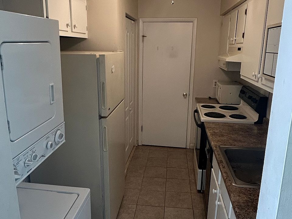 1st image of 504 Meadowbrook Dr