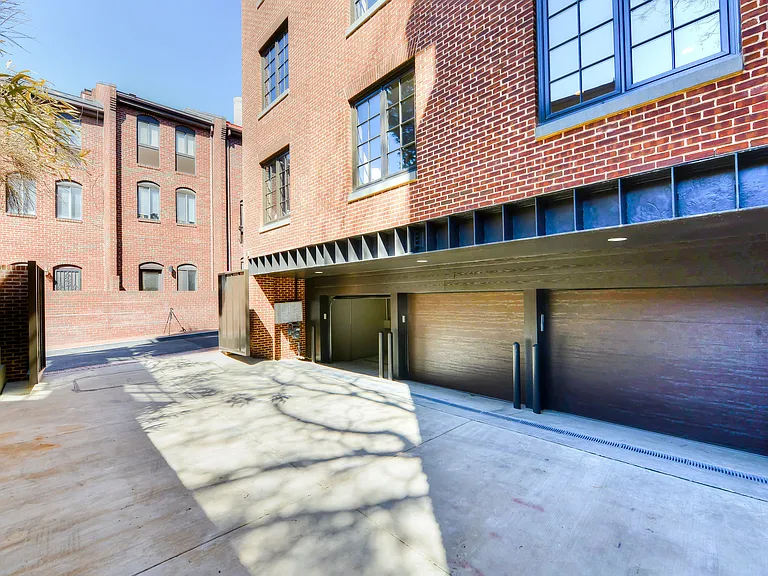 3220 Grace St NW #4 — Photo 8