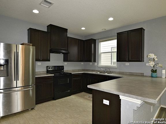 4th image of 9606 Pleasanton Cv